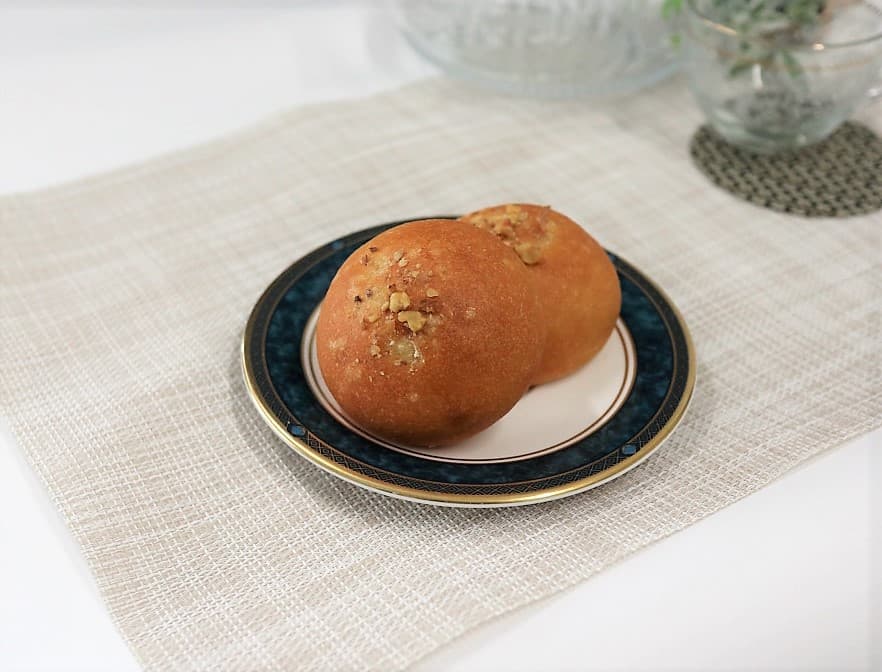 低糖質パン「白いんげん豆と胡桃のあんぱん」発売中