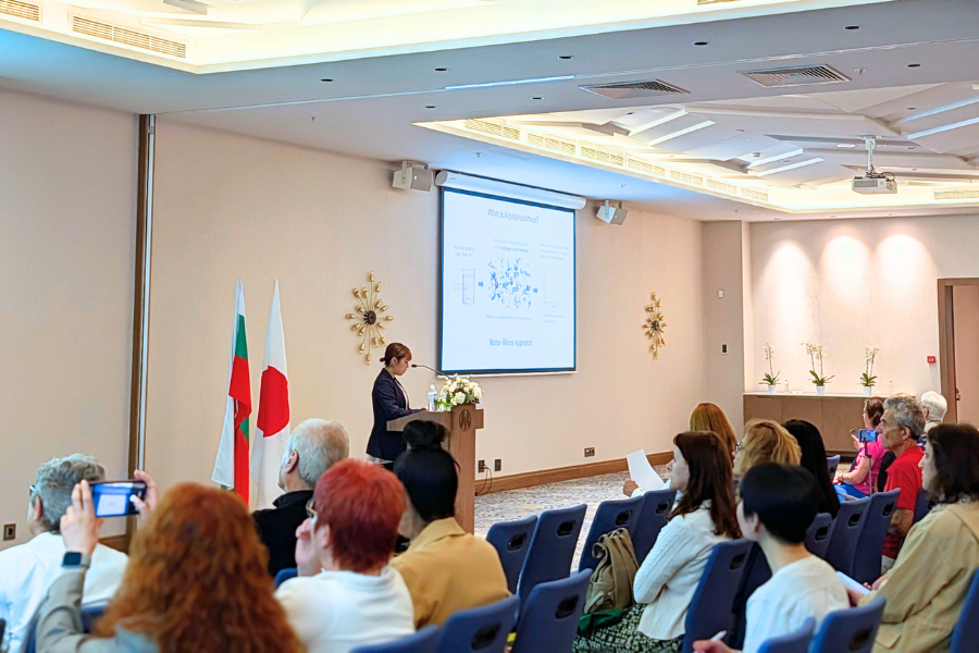 International Symposium "Aquaphotomics - Health and Beauty"にて、ドクターリセラが「海洋深層水と皮膚水分ネットワーク」に関する研究を発表